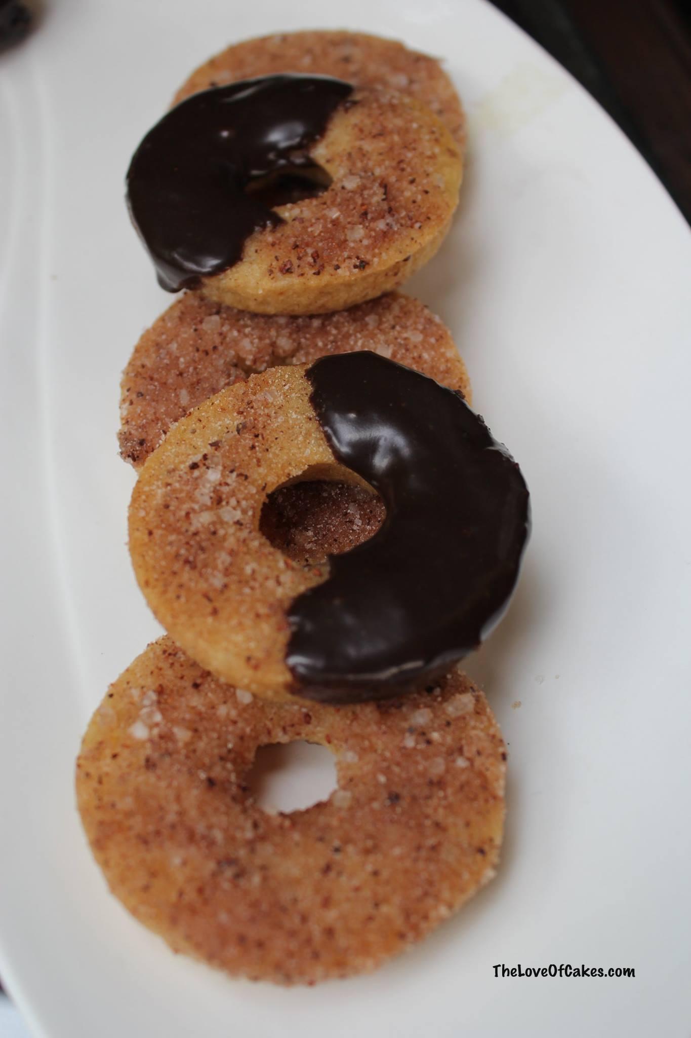 Baked Cinnamon Donuts (Eggless)